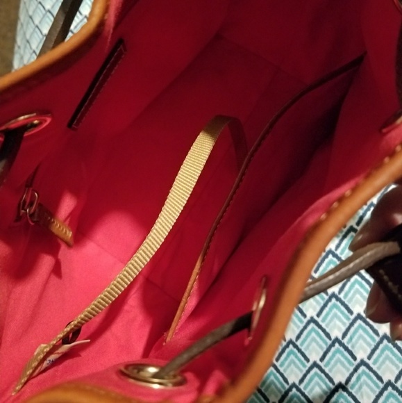 *SOLD* Dooney & Bourke Crossbody - Picture 5 of 8